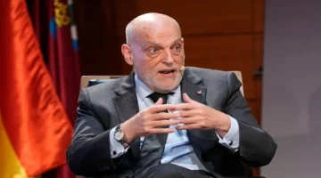 تيباس يرد على تشافي بشأن حقيقة الموافقة على صفقة انتقال ليونيل ميسي